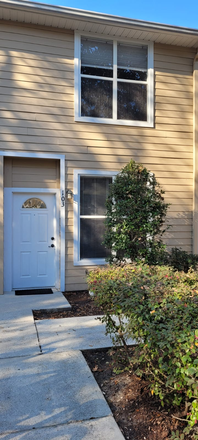 Front - Townhouse, close to UF and Hospitals