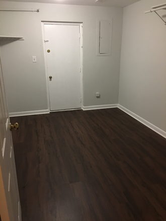 Lower level bedroom - One lower level bedroom available minutes walk from campus!
