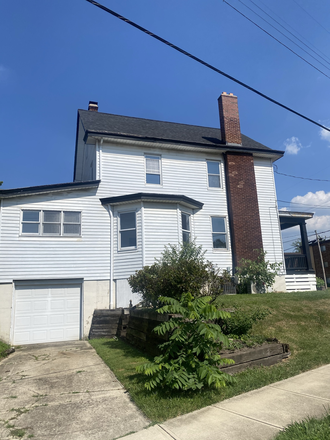 Garage and driveway - 5 bed 2 bath 10 Minute Walk From Campus House