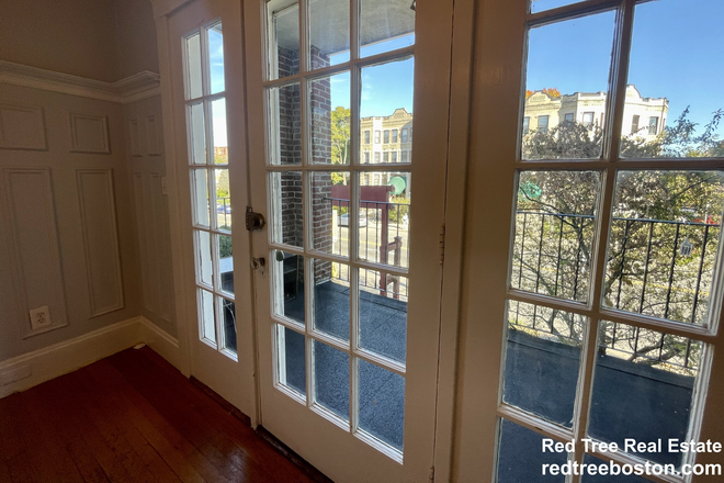 ... - 4 BED WITH PORCH, STEPS FROM CLEVELAND CIRCLE Townhome