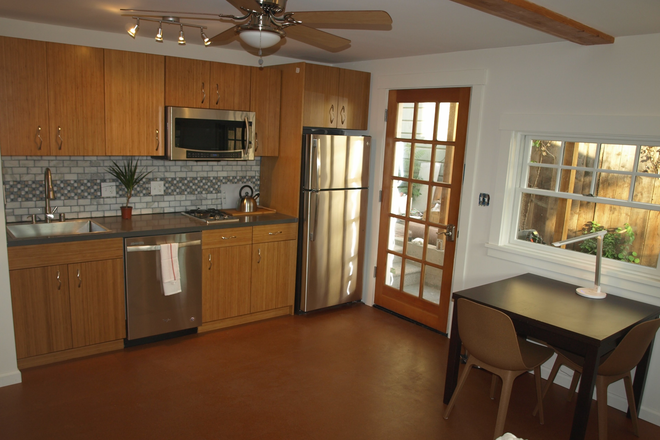 Kitchen - Modern Studio Backyard Cottage, Full kitchen, W/D in unit Rental