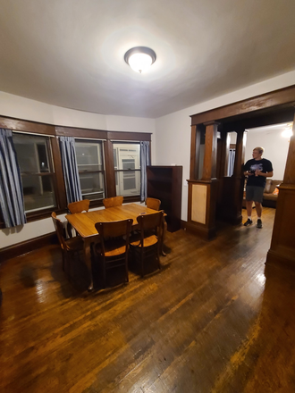 Dining - 399 Wilder St. N; close to Merriam Park! House