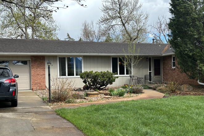 1 - Available 9/1: 3bed 2.5 bath home