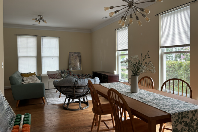 Dining room - Room Available – 3BR Townhouse in New Town