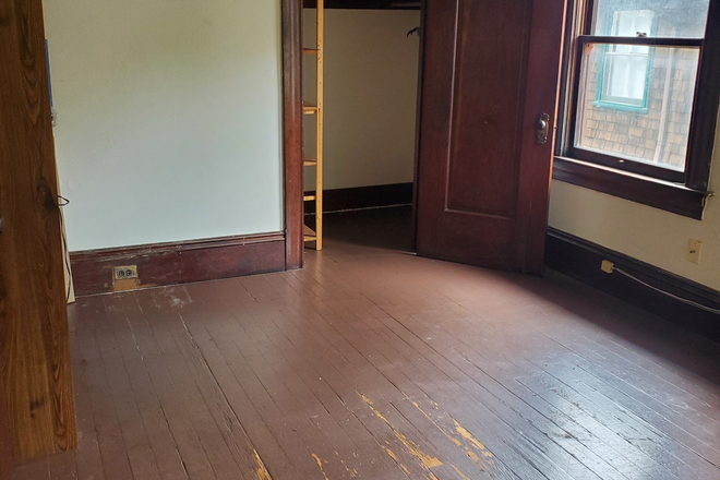 Smaller Bedroom - Friendly, COVID-Conservative, Lower Elmwood Home