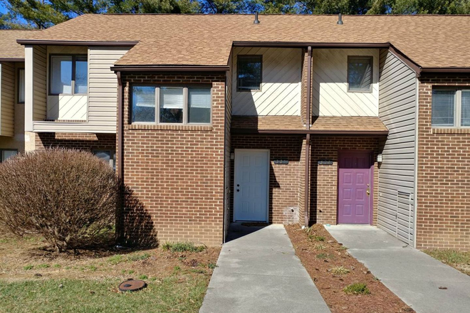  - 3 Bed Townhome in Shenandoah Neighborhood - Rent TBD