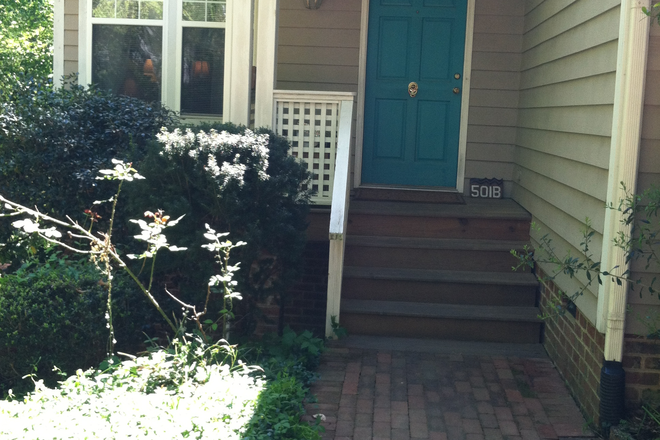 Front Door - Walk to UNC Hospital, UNC ,School of Global Public Health, Dental School, Medical Library,etc. House