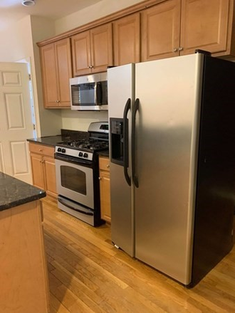 KITCHEN - BROOKLINE VILLAGE  3 BED  2 BATH HOMER ST 09/01 NO FEE