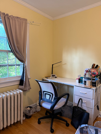 Bedroom - Furnished Room for Summer Sublet in Foxhall Village/Georgetown Area