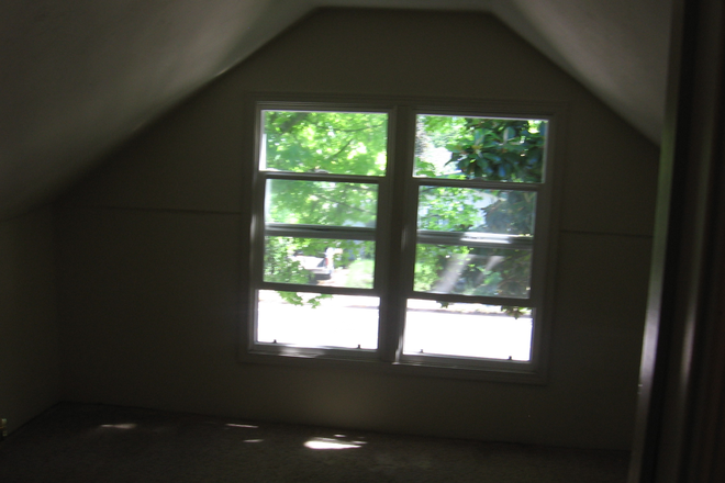 Upstairs bedroom - Charming three bedroom two bath house on direct bus line to U of O.