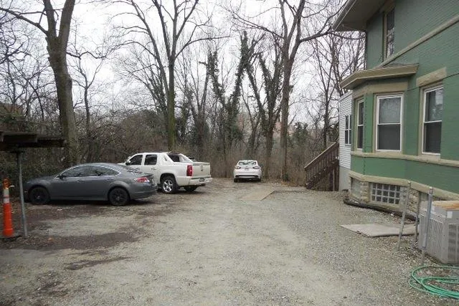 praking - House close to campus Sublease