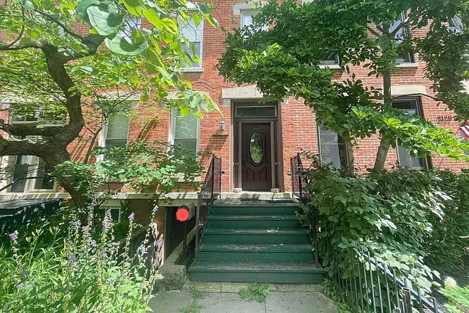 Front yard - Private Rooms available for rent