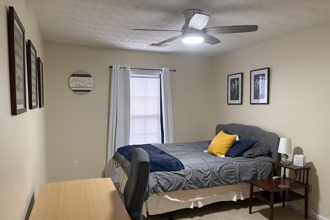 Bedroom you will occupy - 15 min to Emory Hospital, Emory Campus & CDC Furnished 1 BR & Private full bath - utilities included Townhome