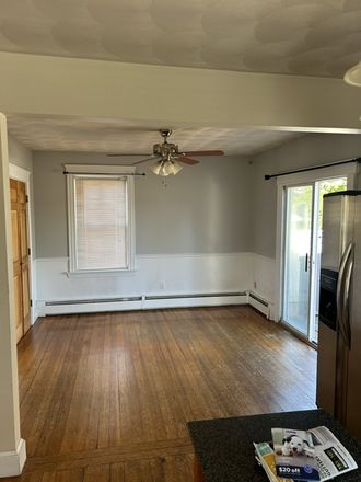 Eat in kitchen - 2-3 Bedroom House 15 min. to Brown, great neighborhood. Close to Bus route and all shopping. 5 m
