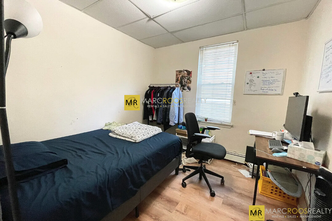 x - Tremont St 3 Bed Mission Hill Apartments