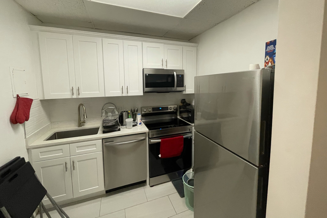 Call call or text Arezou at 617-584-7817 - Title ABERDEEN ST - LARGE UPDATED 2 BED SPLIT (3 BED)NEAR FENWAY, BU, LONGWOOD!! Condo