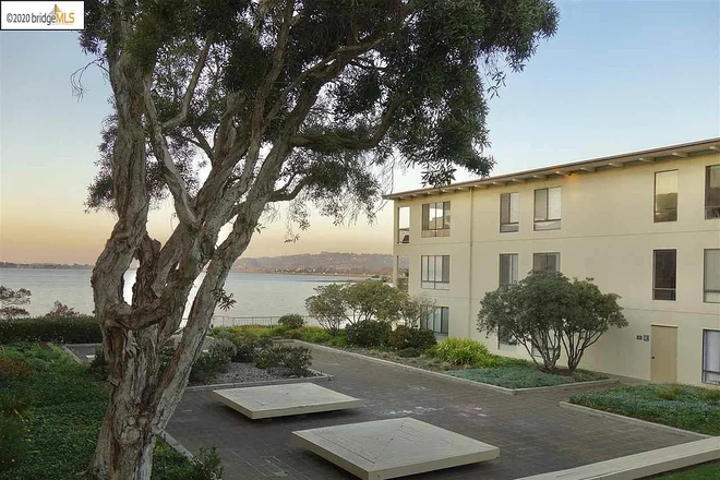 Deck View 2 - Furnished 1 bedroom/ 1bath waterfront condo with resort-style amenities and flexible rental terms