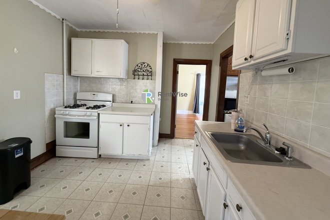 1 - AUG 2026 – Brighton 3 Bed with Laundry in Building. No Broker Fees! Apartments