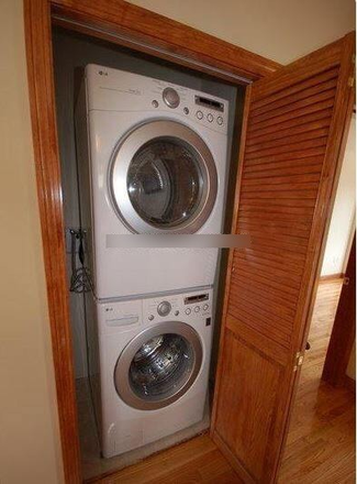 - - Short Commute to Campus! 4 bed 2 bath Duplex w/ Laundry & Parking Apartments