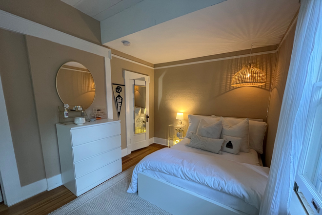 bedroom - spring semester sublet House