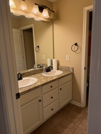 Bathroom - Modern House - Rooms for Rent