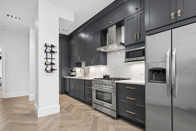Kitchen - Fenway Apartments