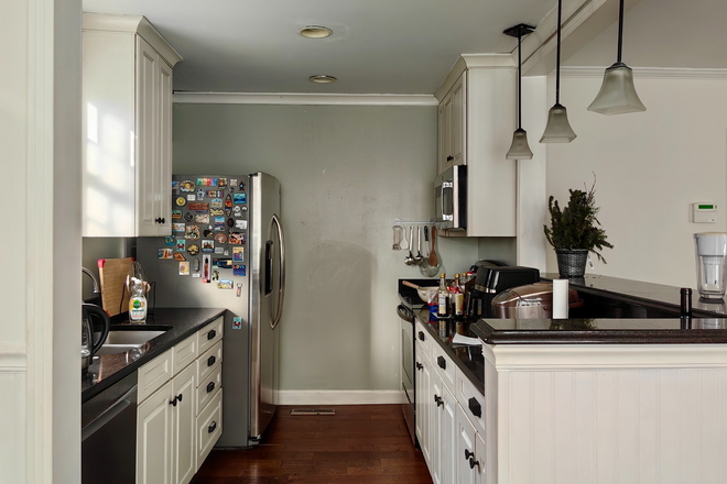 kitchen - White bridge 1b1b suite in a SFH renting. Fantastic location! House