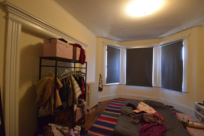 2 Bed Split - 103 Hemenway St. - NO Broker's Fee!!  -  Avail 9/1 - AMAZING, SPACIOUS & SUNNY 2 BED SPLIT (3 BED) on Hemenway St. Apartments