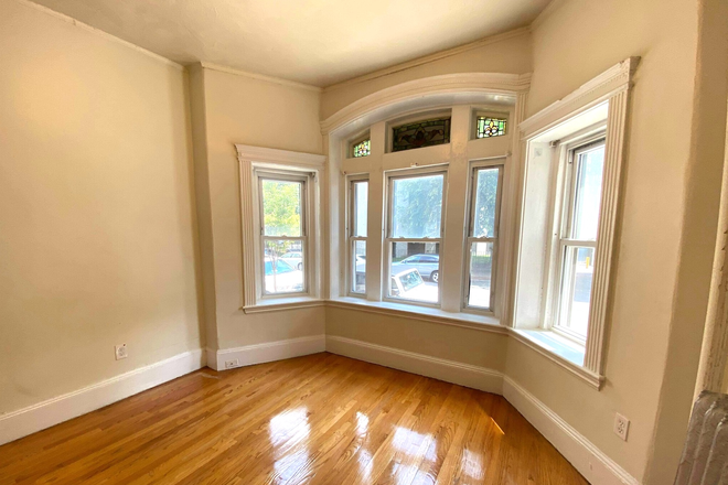 Living - 1/2 Bedroom split Hemenway - Heat & HW Incl. Apartments