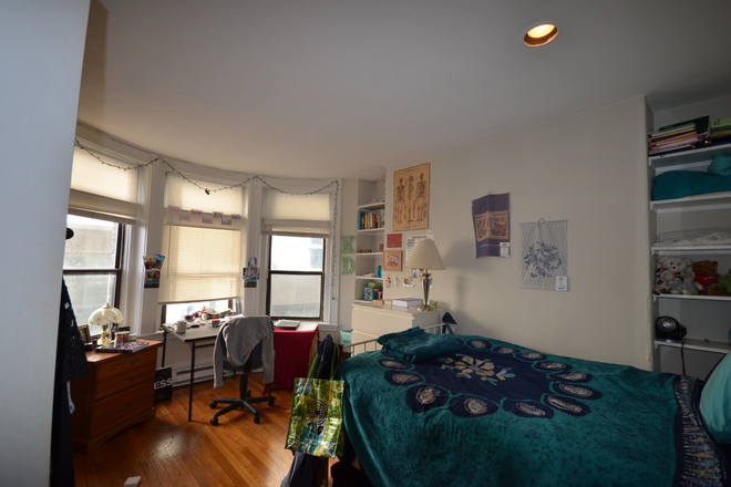 a - 3 big bedrooms by Whole Foods in Symphony