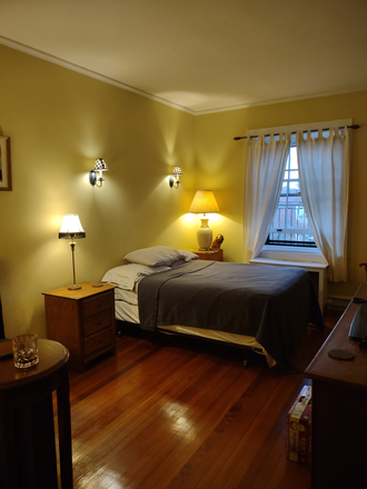 bedroom - Furnished Beacon Hill rooms available; walking distance to MGH, MIT, Emerson & Suffolk, others by T Condo