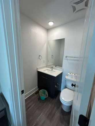 Dedicated Bathroom - 1 bed 1 bath student apartment in The Retreat East