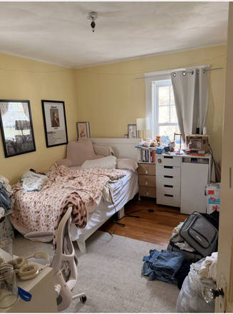 - - WELL PRICED 4 BED 2 BATH NEAR TUFTS Apartments