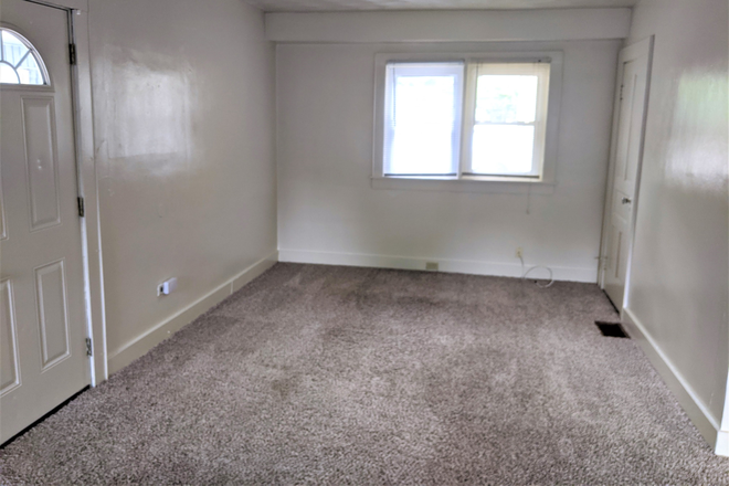 Living Room - 104 Linnwood Lane House
