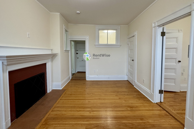 1 - Charming 1BR in Prime Mid-Cambridge | Hardwood Floors & Fireplace Apartments