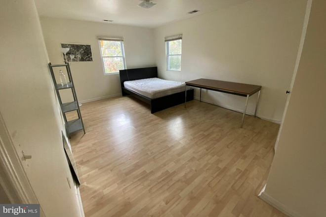 Bedroom - Single, Private room for a sublet from May 20th till July 31st  (Very low price)