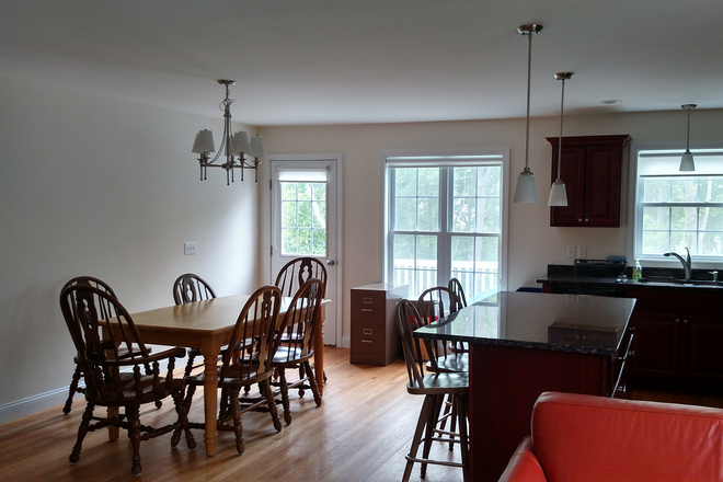 kitchen / dining area - 16-18 Lower College Road Kingston, RI 02880 walk to campus,,.4 Shared bath and 1 private bath Duplex