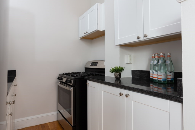 LIVING - LOCATION! 2 BED IN HARVARD SQ. WITH HEAT AND HOT WATER INCLUDED!