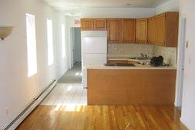 Call NOW for showings! 617-236-8550 - ST CYPRIANS PL - *NO FEE* LRG OPEN 2BR/1BA AVAIL *9/1/2026* SECONDS TO NEU W/ IN UNIT LNDRY, DW/DISP