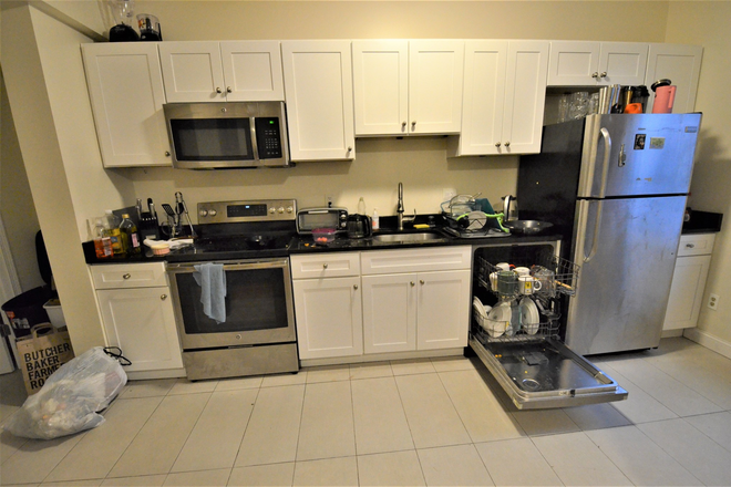 35 Brookline St. - Avail 9/1 - SUPER SPACIOUS & BRIGHT 4 BED 2 BATH!!