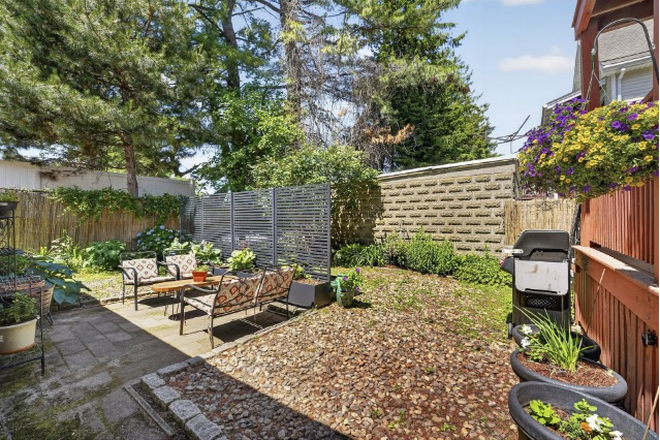 Shared Yard 23-25 Irvington Rd - Fall term lease - (Sep-Jan) 2 BR $2800/month Available furnished/Includes water, gas, electric Apartments