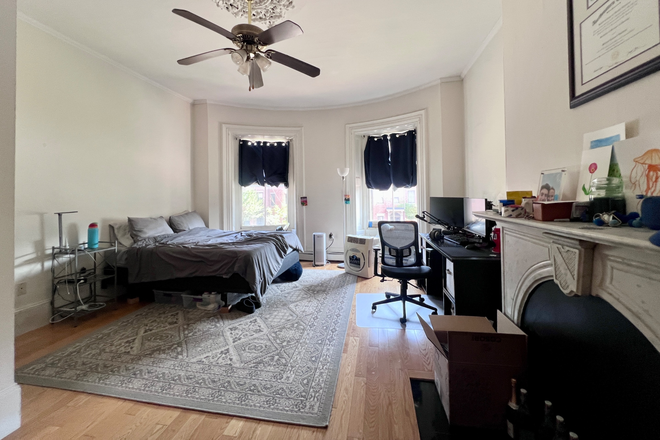 Bedroom - Spacious 3-Bed, 2.5-Bath Duplex in the Heart of the South End near NEU/Berklee Apartments