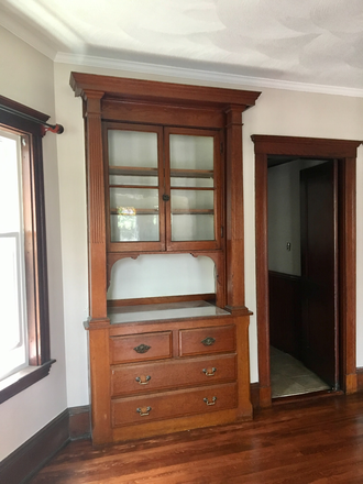 dining room - 2 Bd Apt, 10 min walk to Tufts, front & back porches, ample storage, laundry, & parking