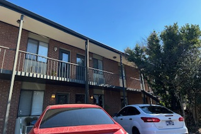 Exterior - Condo 2 blocks away from Campus