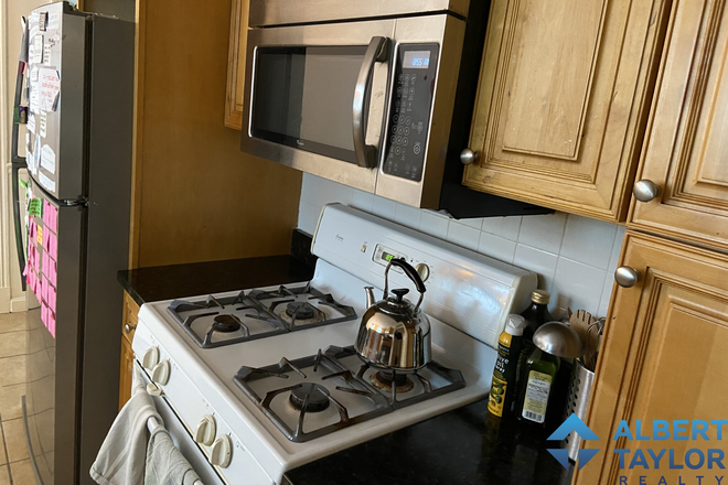 Kitchen - Cozy 4-bedroom with Laundry in-unit!! Apartments