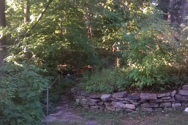 Exterior - only for faculty/staff/adults; up to 3 days a week: studio/walk 5 minutes to campus/downtown: Apartments