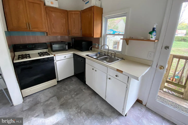 Kitchen - Private room for sublease Duplex