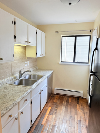 Dishwasher and convection oven. - MOUNTAIN LIVING IN THE CHARMING TOWN OF NEDERLAND-23 MINUTES FROM CAMPUS Duplex