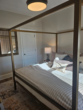 Your Room from other side - Room/bath in Private home for Christian Female