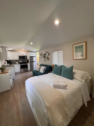 Full size bed with storage, queen size futon, desk/dining table, and kitchen - Guesthouse studio with parking and laundry centrally located